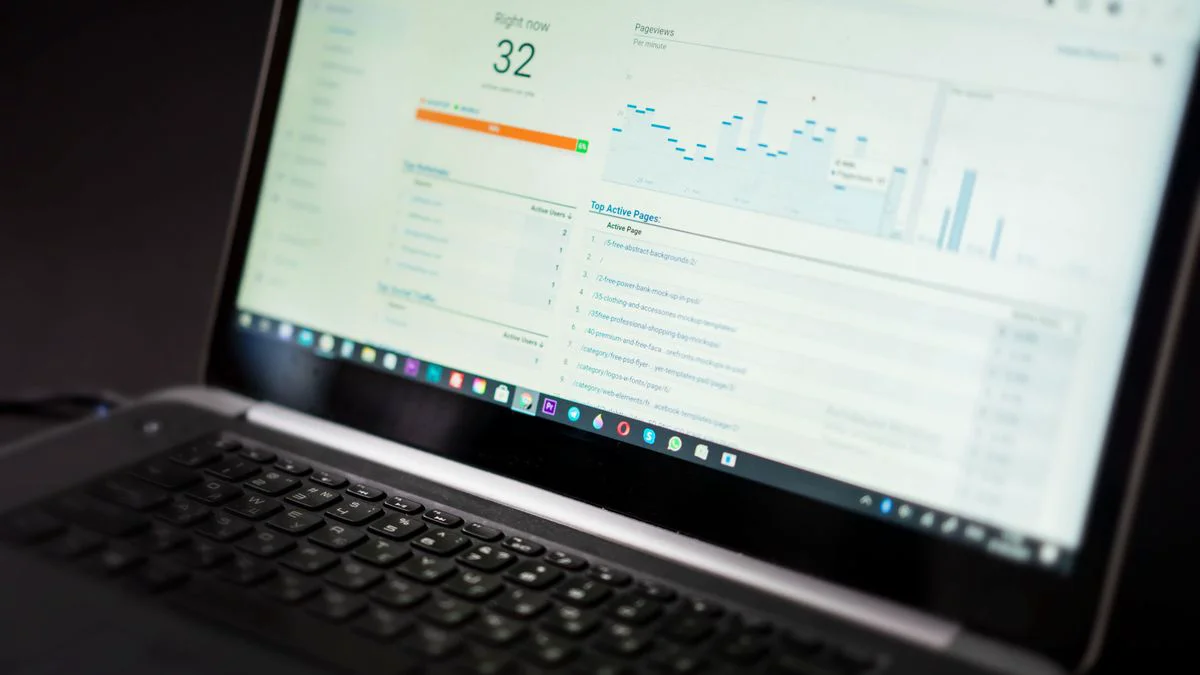 Marketing dashboard used to compare seo content automation tools by workflow coverage