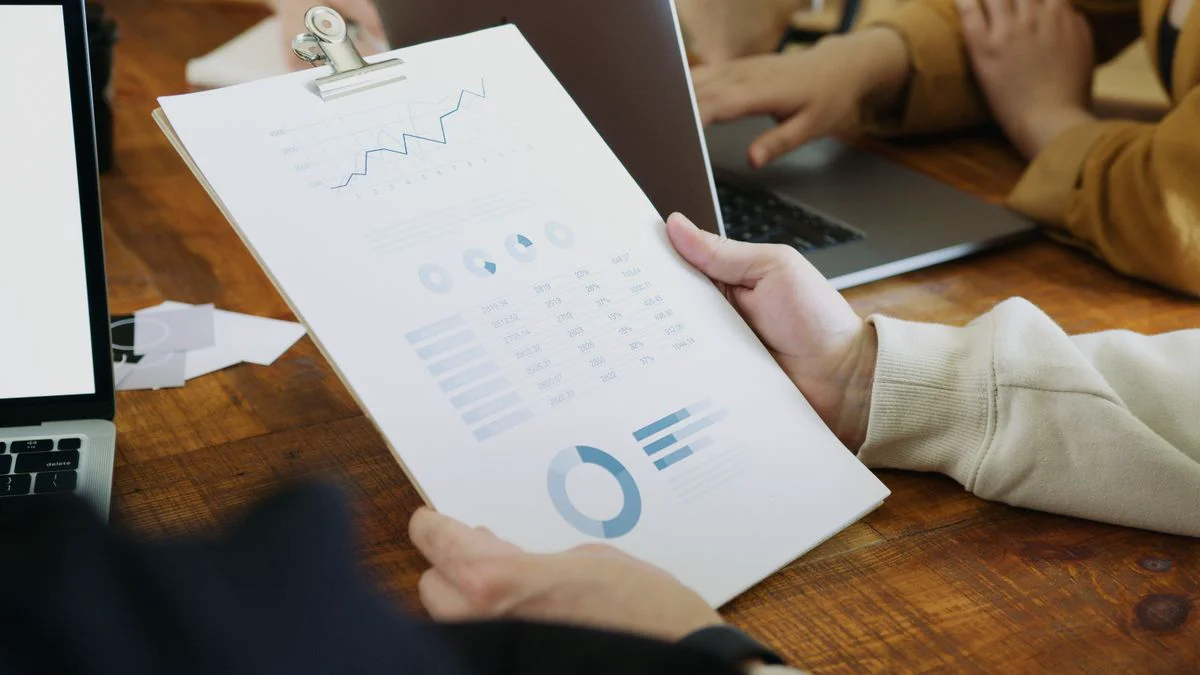Marketing team reviewing citation tracking metrics and organic growth charts in a meeting